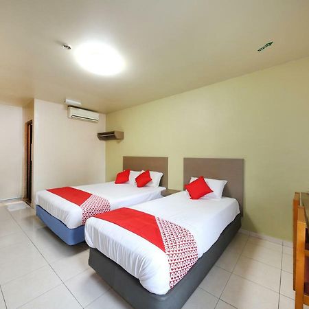 Oyo 434 Marbella Hotel Johor Bahru Exterior photo