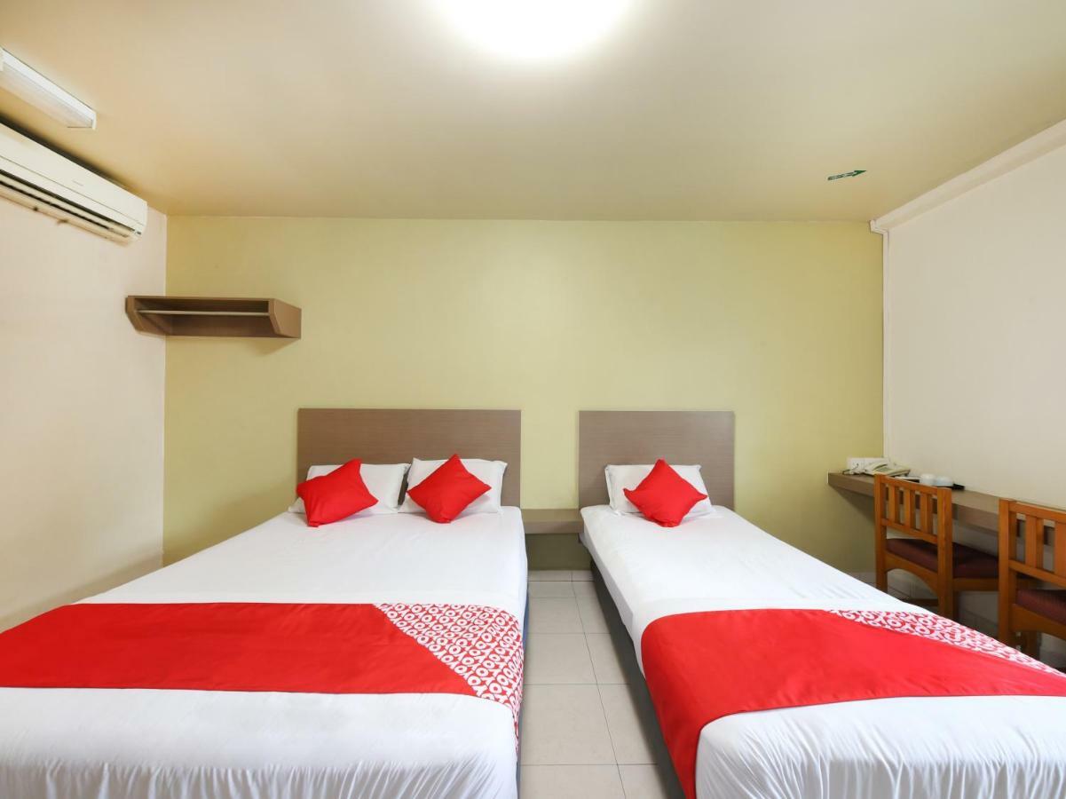 Oyo 434 Marbella Hotel Johor Bahru Exterior photo