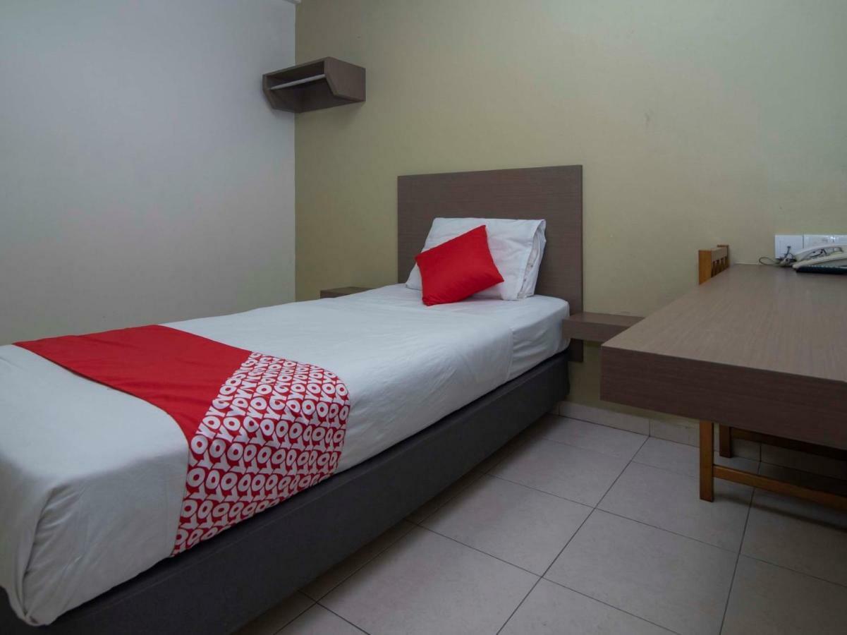 Oyo 434 Marbella Hotel Johor Bahru Exterior photo