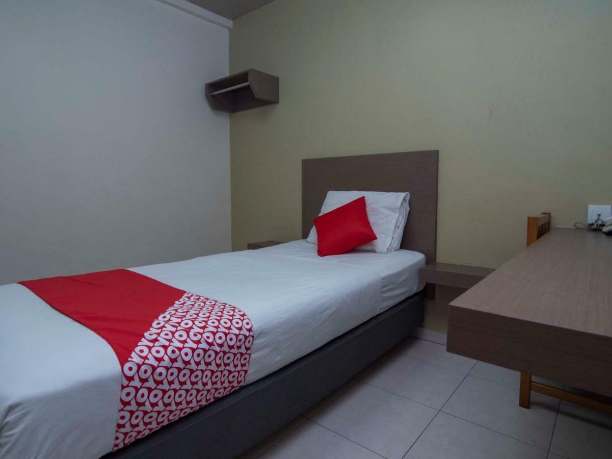 Oyo 434 Marbella Hotel Johor Bahru Exterior photo